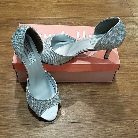 wide width silver heels